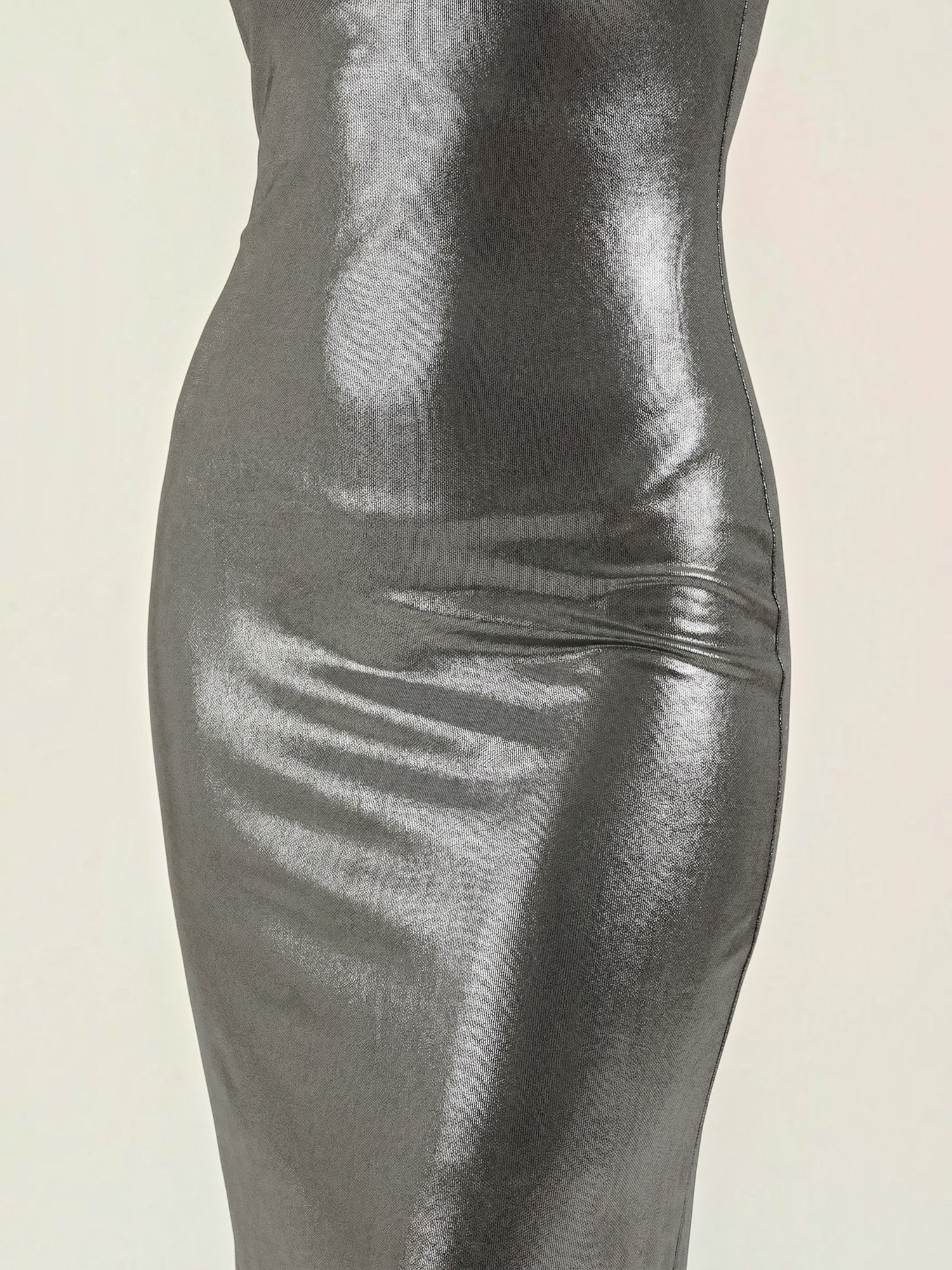Robe femme soirée métallisée à fines bretelles – Image 8