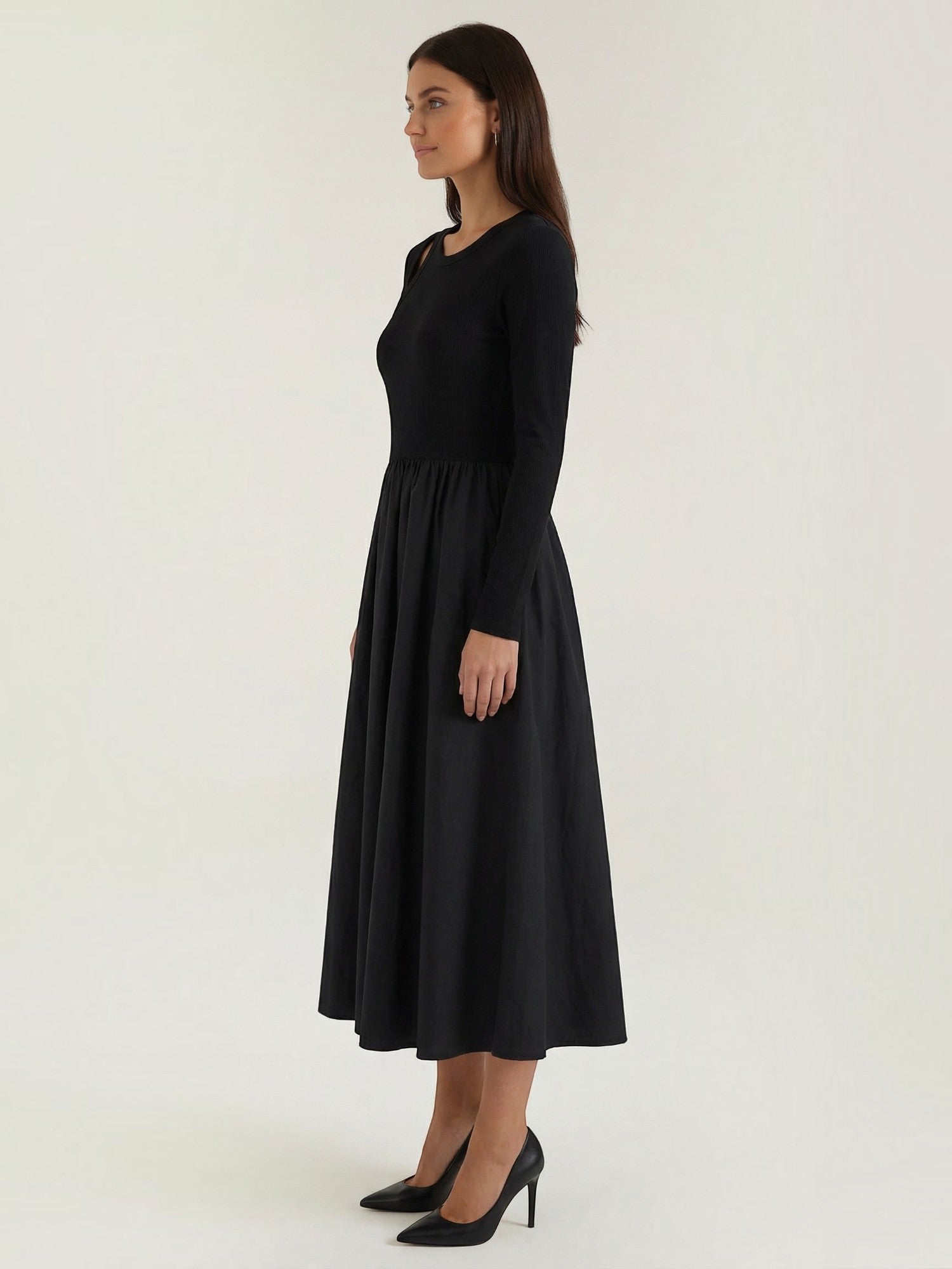 Robe femme côtelée coupe évasée découpe moderne – Image 2