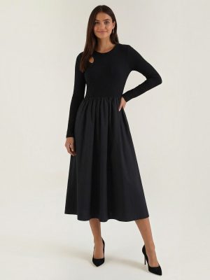 Robe femme côtelée coupe évasée découpe moderne