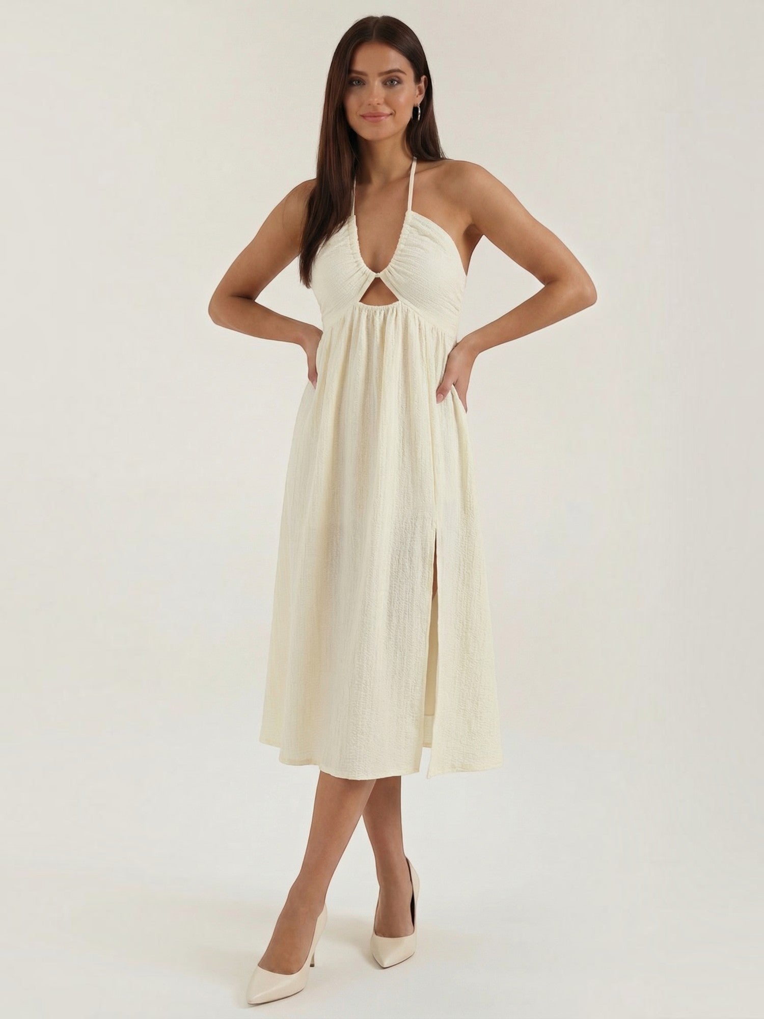 Robe femme col halter découpe midi texture froissée