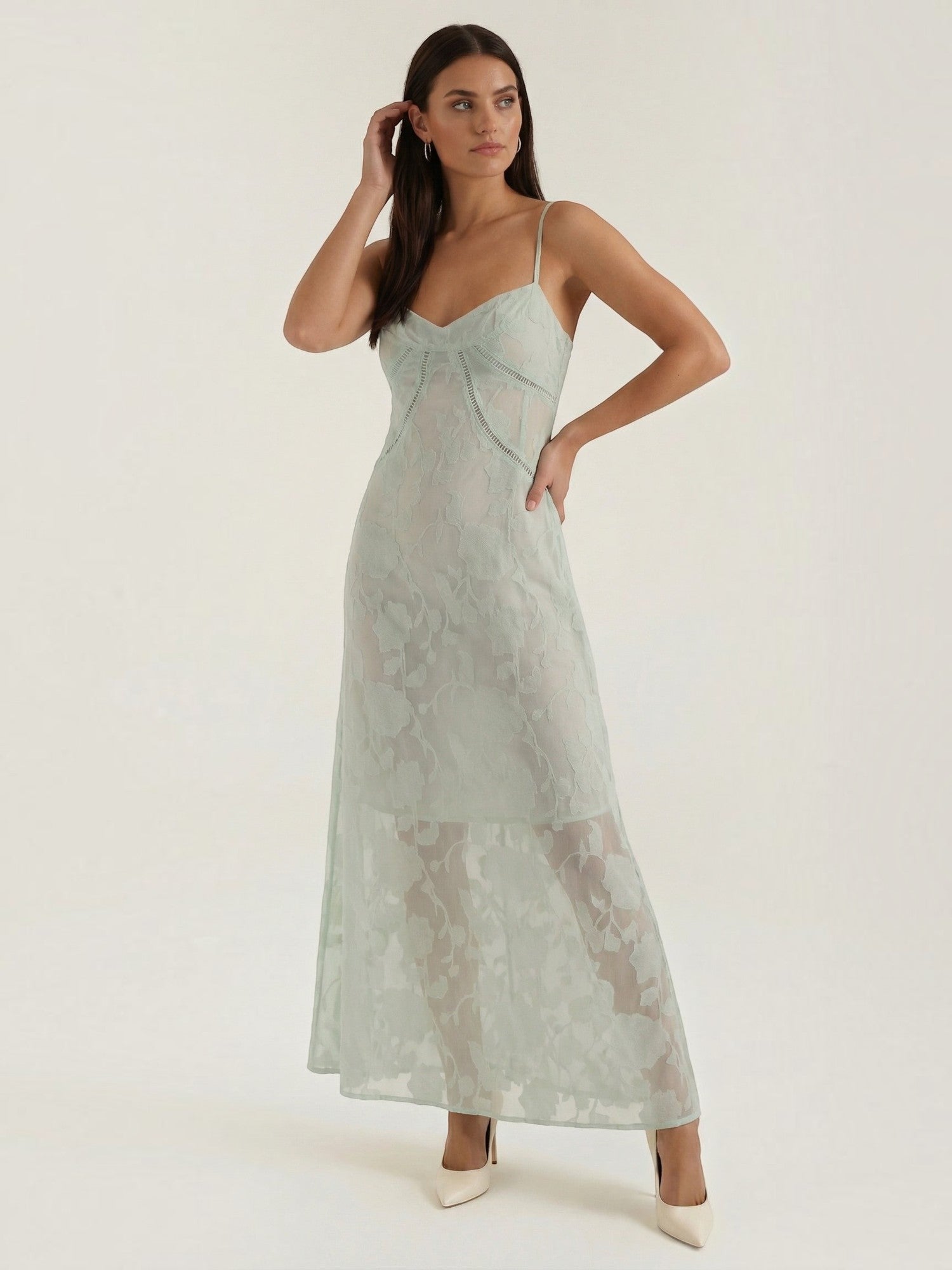 Robe femme longue décolleté cœur à fines bretelles – Image 4