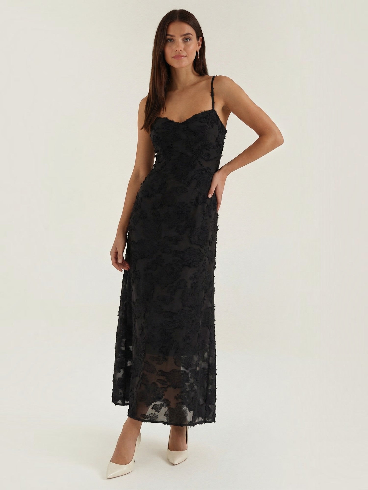 Robe femme longue décolleté cœur à fines bretelles – Image 5