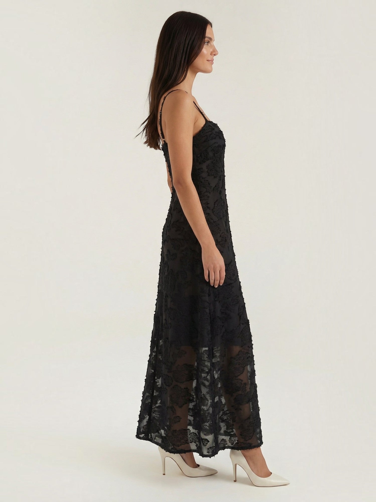 Robe femme longue décolleté cœur à fines bretelles – Image 22