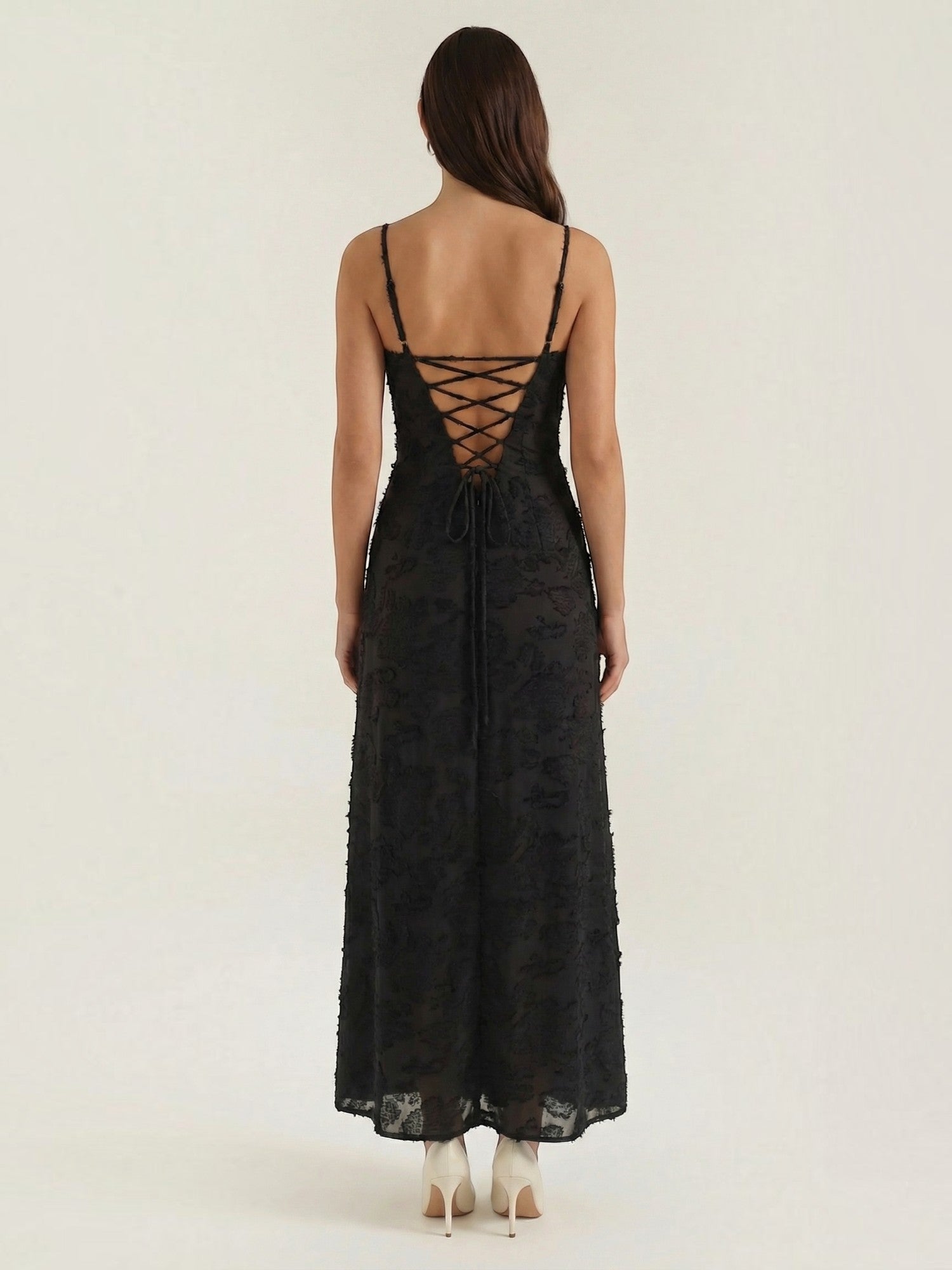 Robe femme longue décolleté cœur à fines bretelles – Image 24