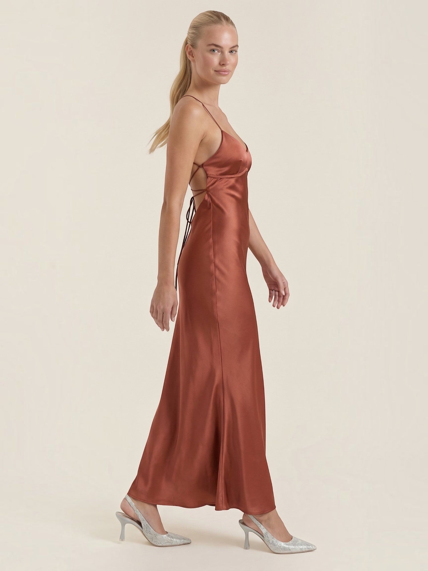 Robe femme de soirée décolleté V dos croisé fluide – Image 6