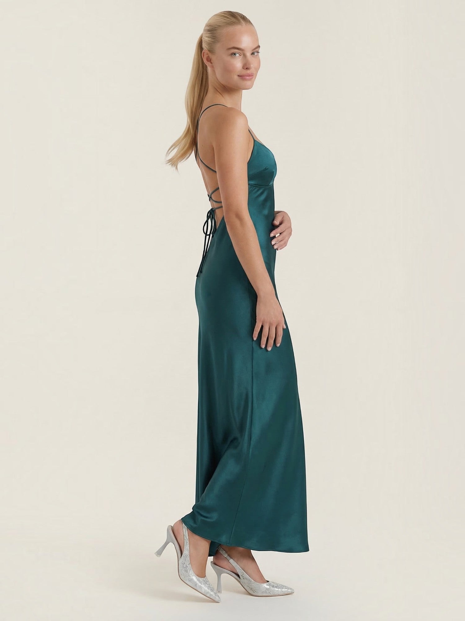 Robe femme de soirée décolleté V dos croisé fluide – Image 14