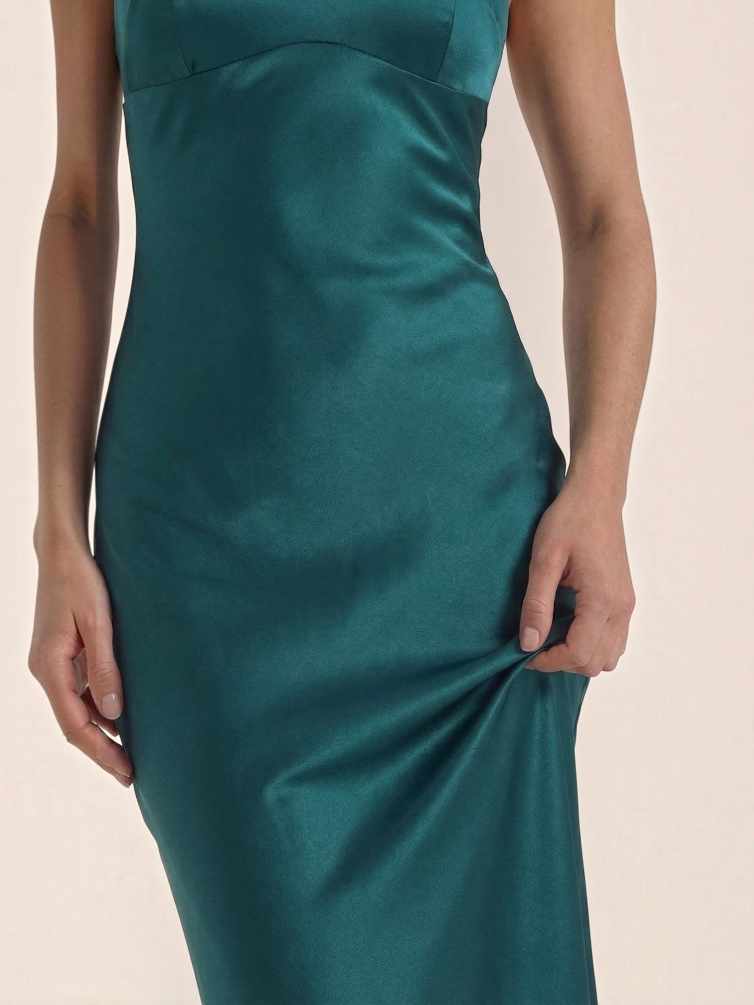 Robe femme de soirée décolleté V dos croisé fluide – Image 15
