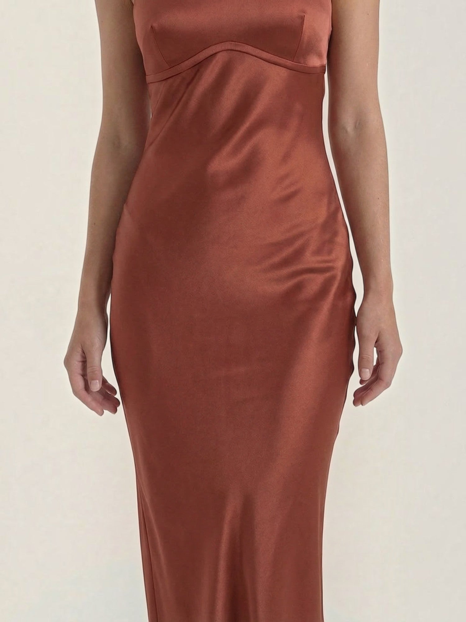 Robe femme de soirée décolleté V dos croisé fluide – Image 7