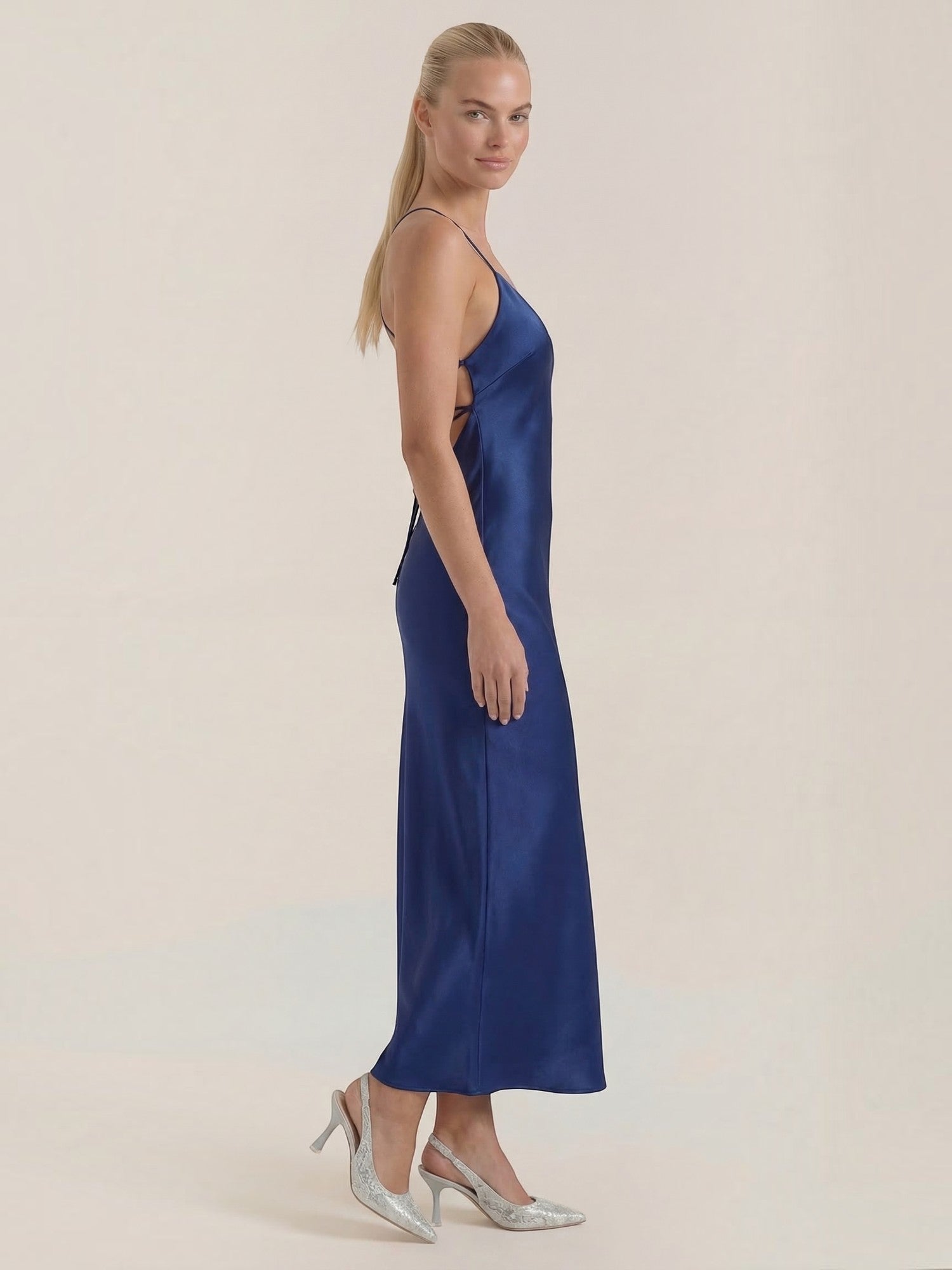 Robe femme de soirée décolleté V dos croisé fluide – Image 18