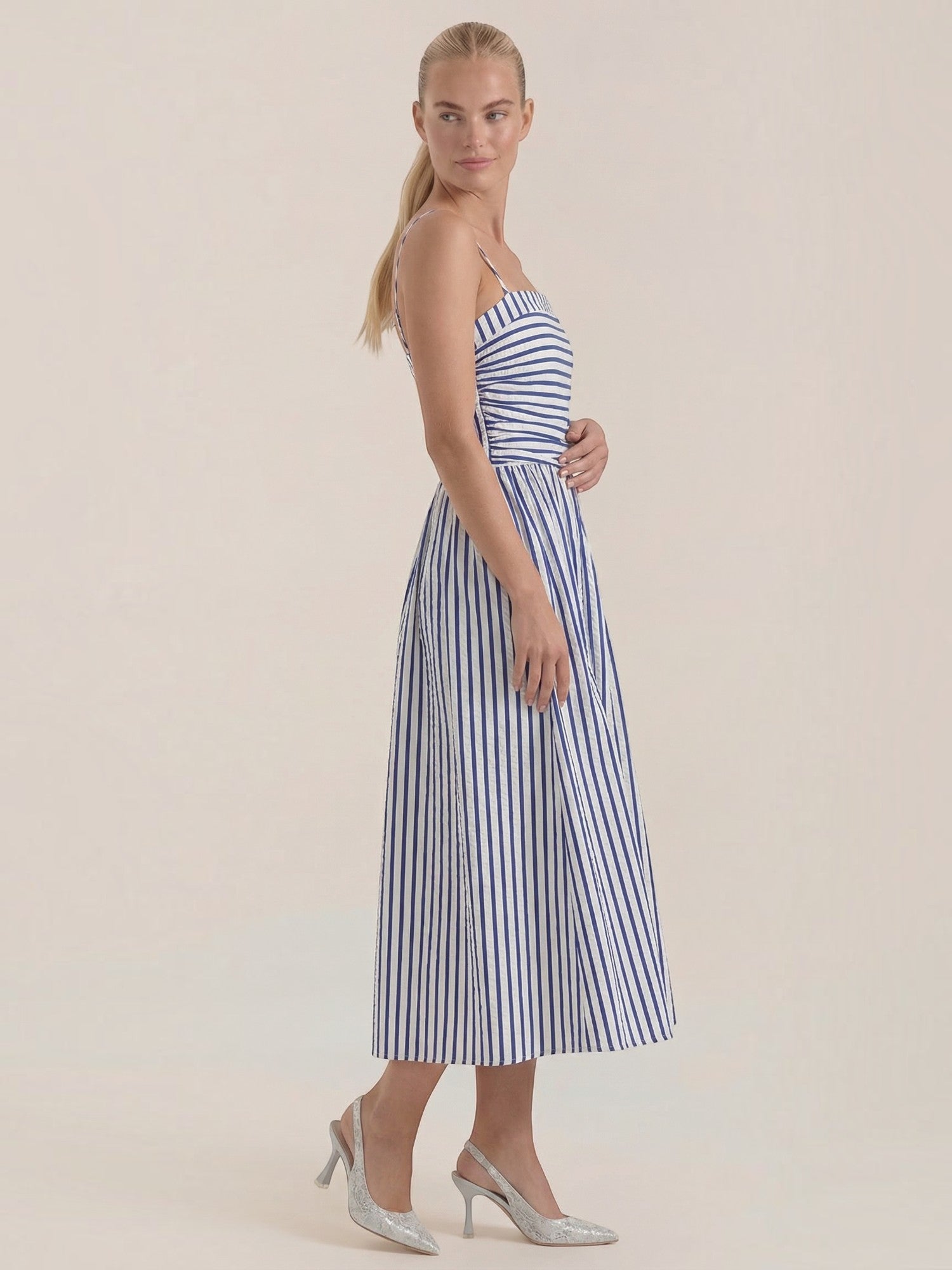 Robe femme maxi rayée décolleté carré bretelles – Image 3