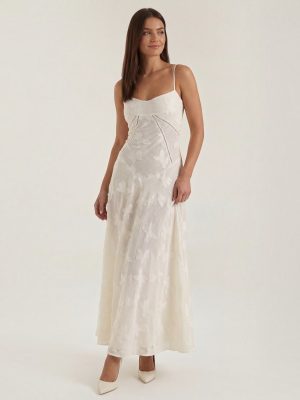 Robe femme longue décolleté cœur à fines bretelles