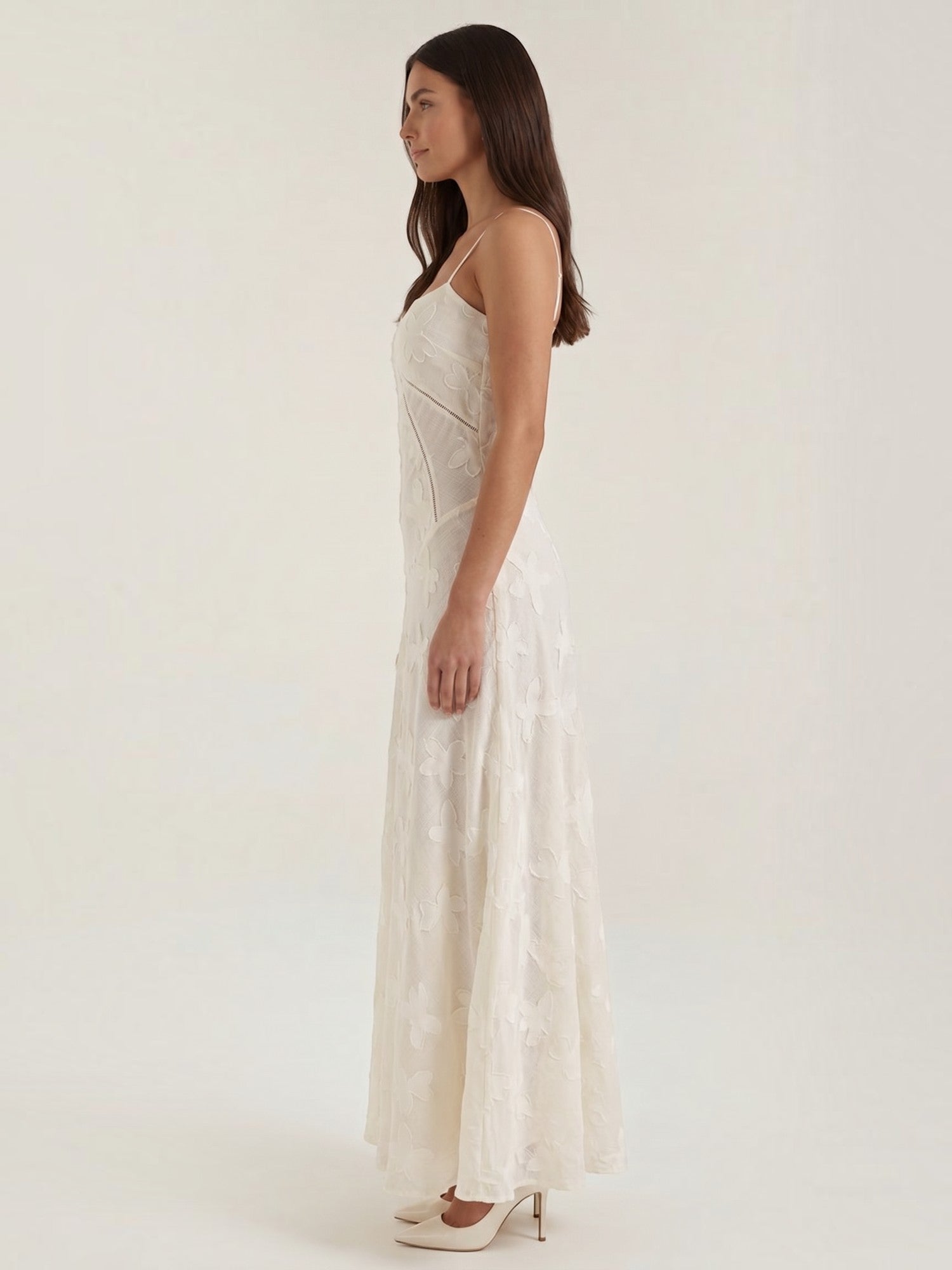 Robe femme longue décolleté cœur à fines bretelles – Image 6