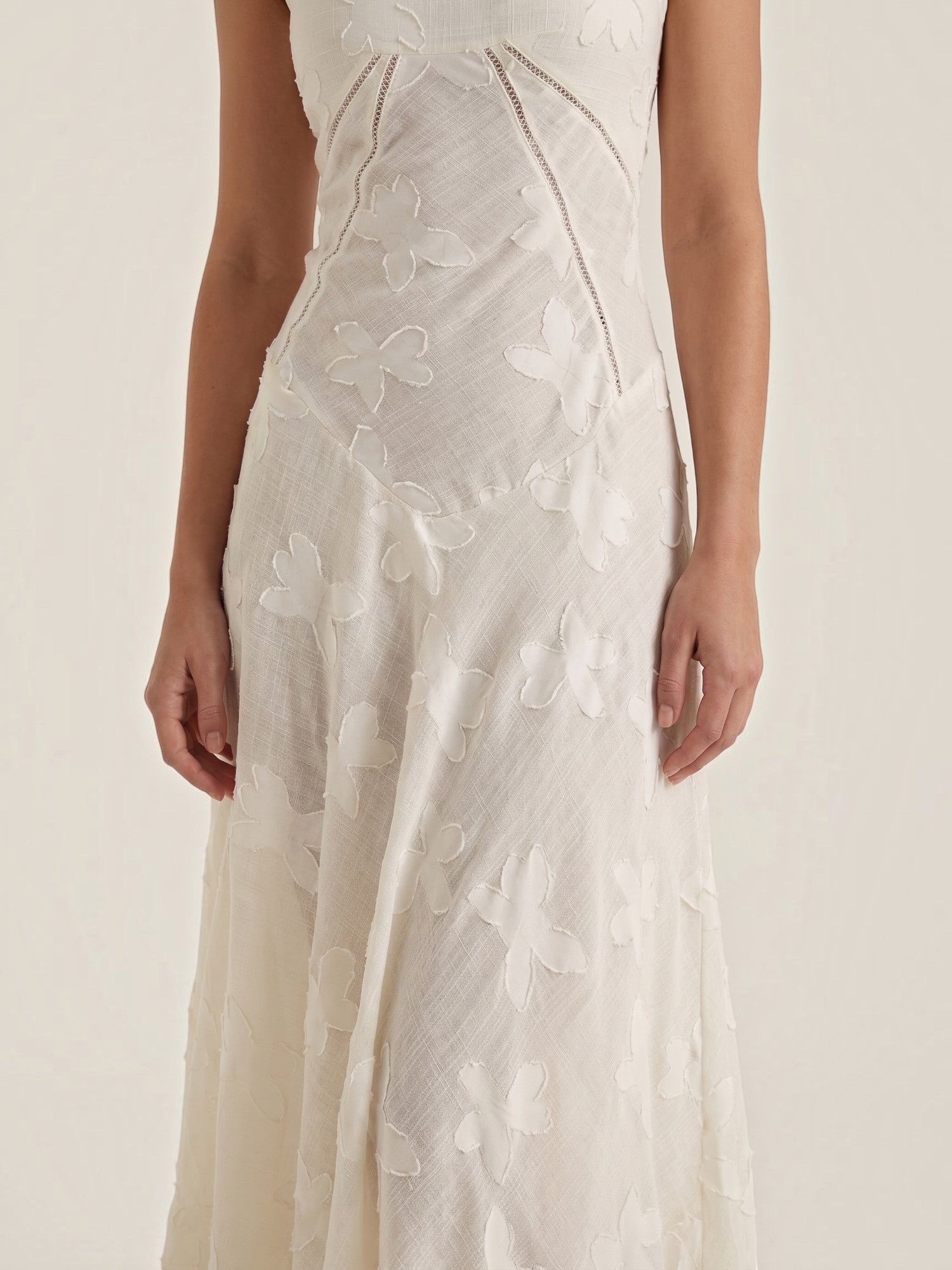 Robe femme longue décolleté cœur à fines bretelles – Image 7