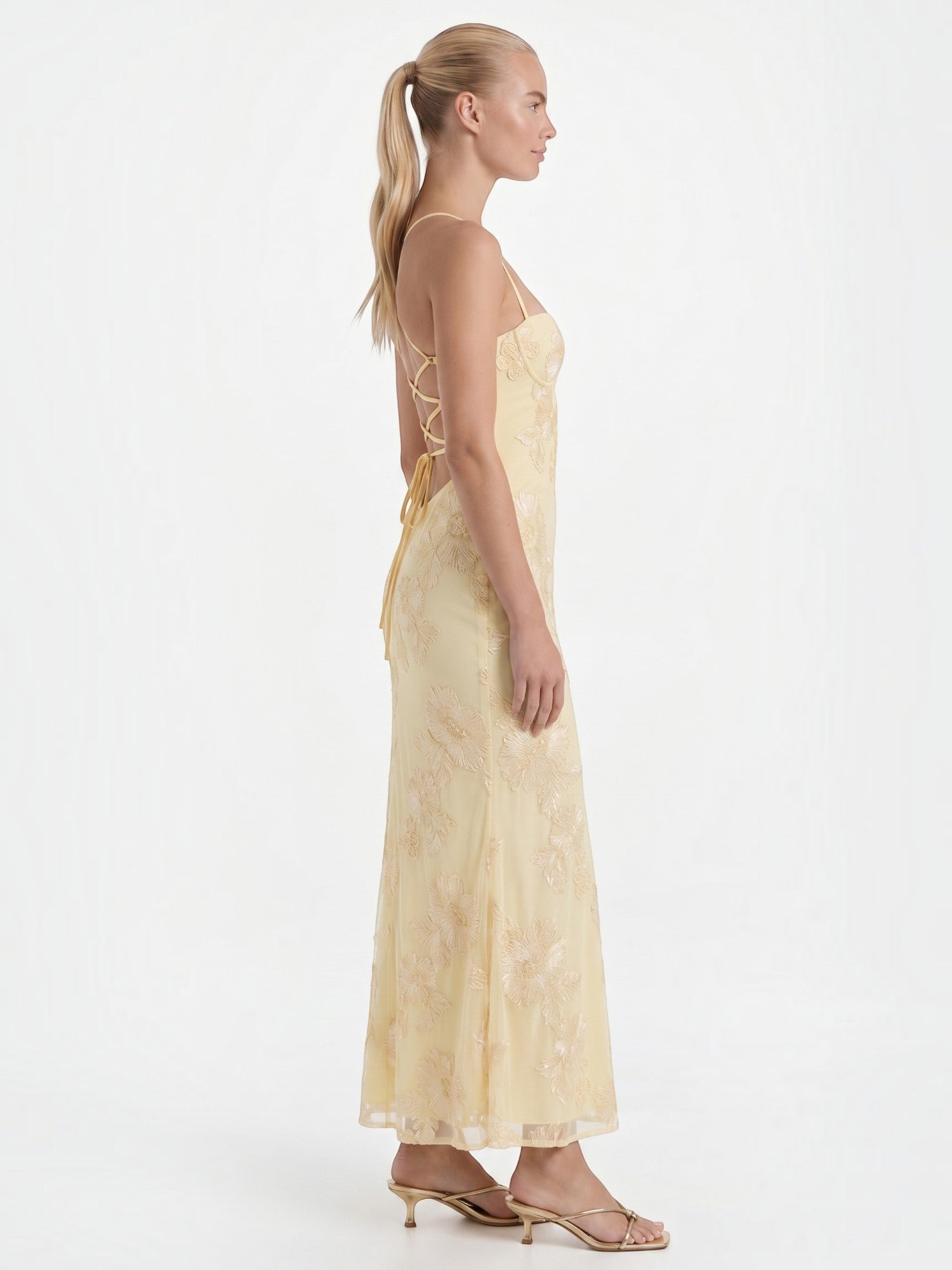 Robe femme décolleté cœur bretelles fines motif scintillant – Image 14