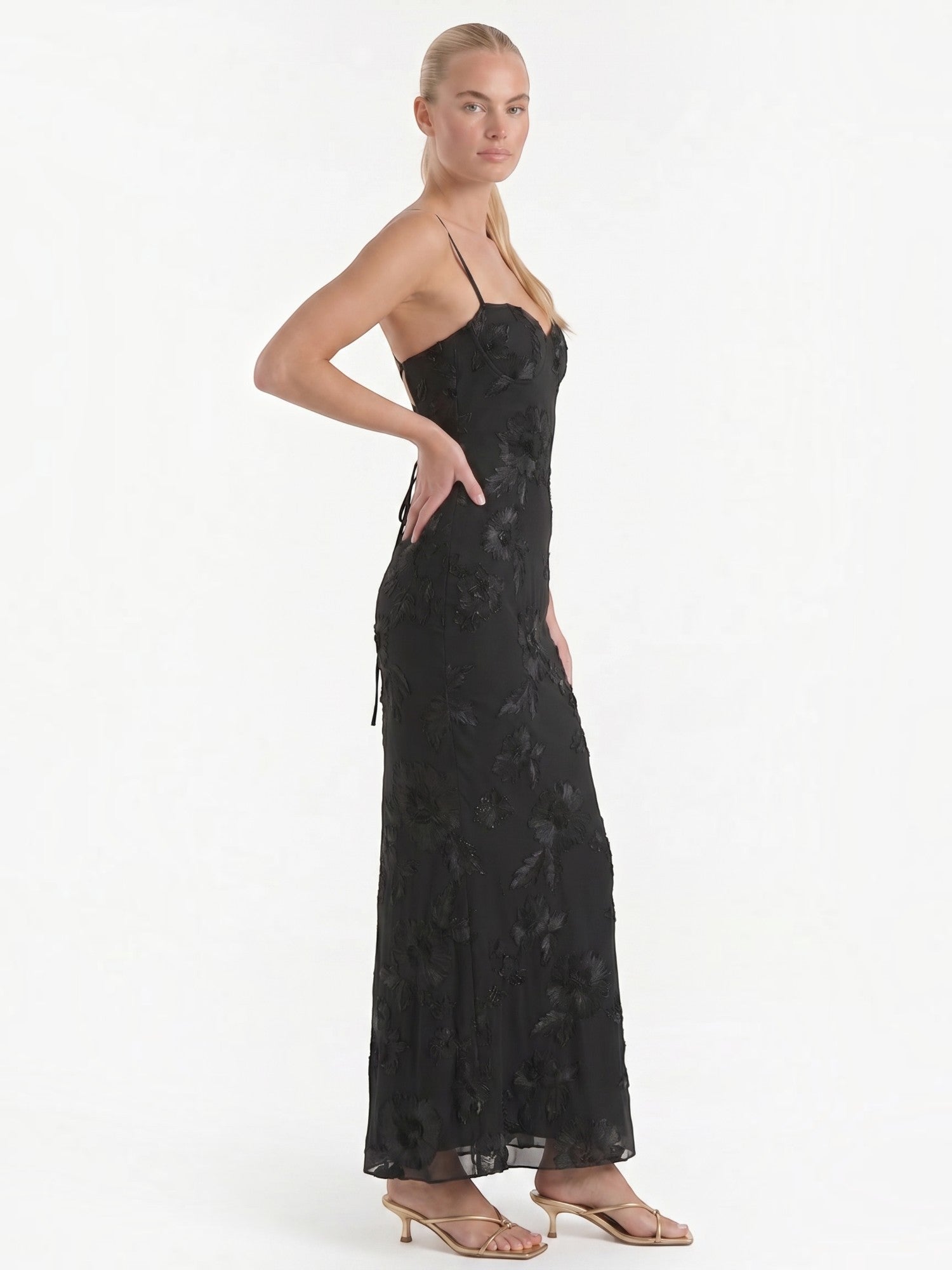Robe femme décolleté cœur bretelles fines motif scintillant – Image 18