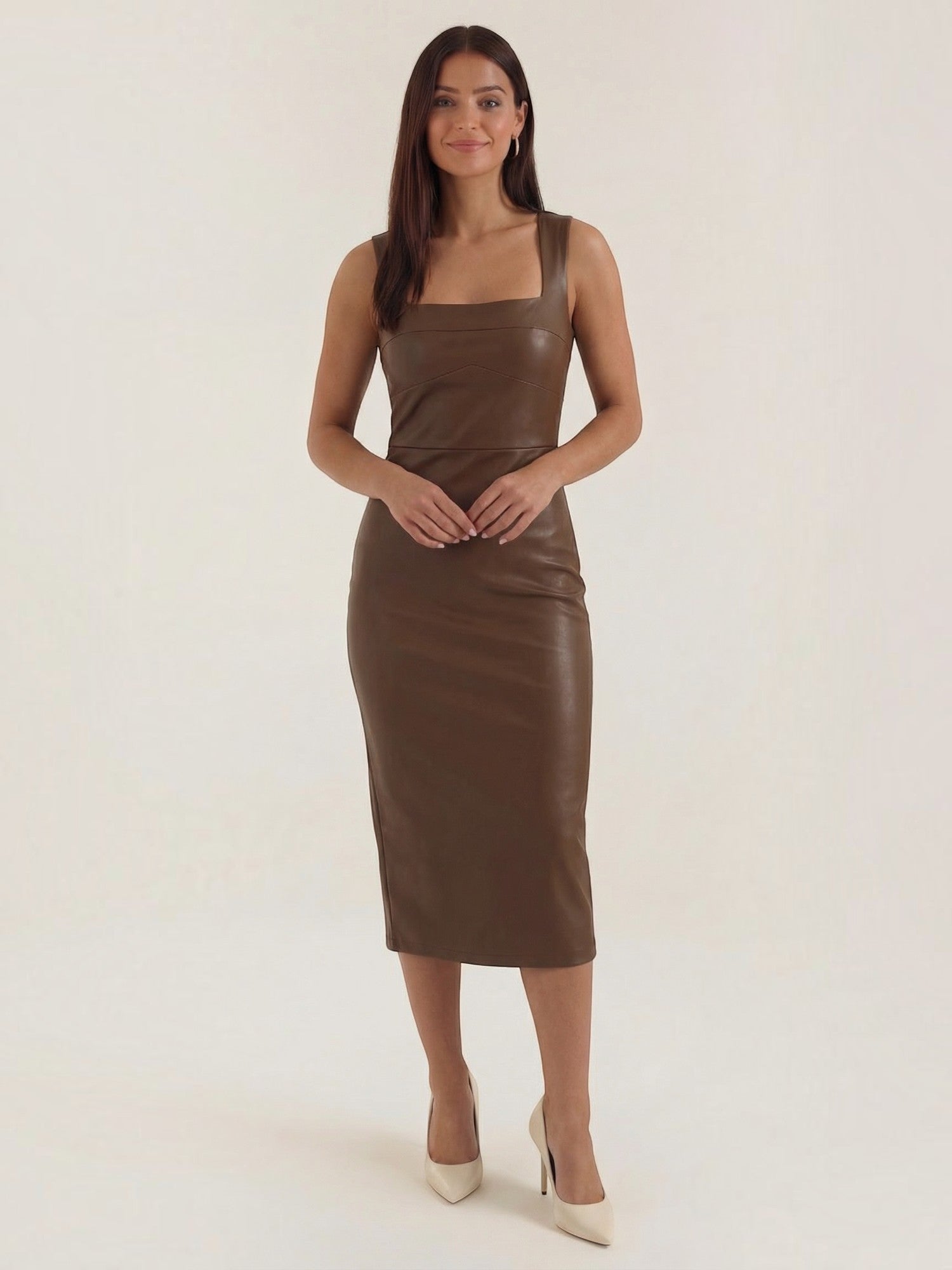 Robe femme similicuir col carré ajustée pour soirée chic – Image 2
